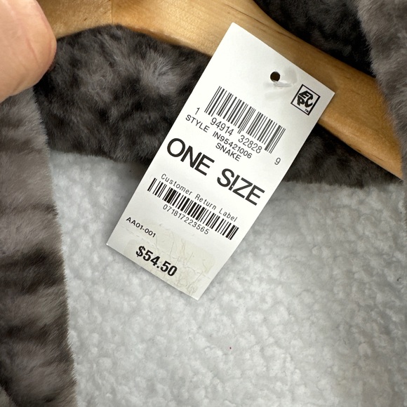 INC International Concepts Women's Pull Through Scarf, Gray Snake, Faux Fur New - Picture 5 of 5